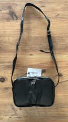 Hotiç Askılı Taşıma Çantası Siyah